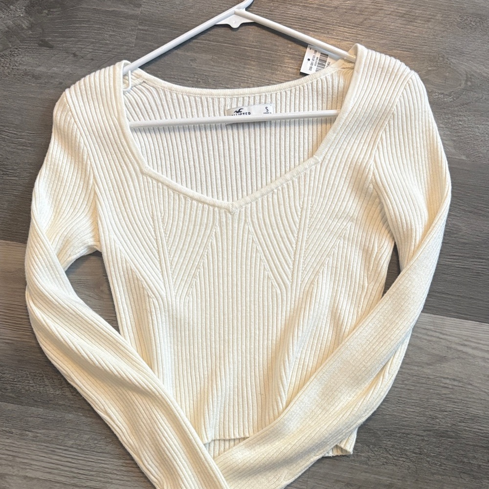 Hollister Cream Ribbed V-Neck Sweater Top